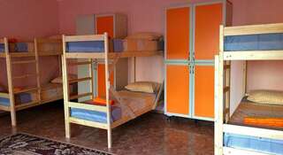 Гостиница Арт-Хостел Симферополь Кровать в общем номере для мужчин и женщин с 8 кроватями-3