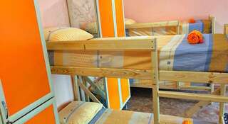 Гостиница Арт-Хостел Симферополь Кровать в общем номере для мужчин и женщин с 8 кроватями-1
